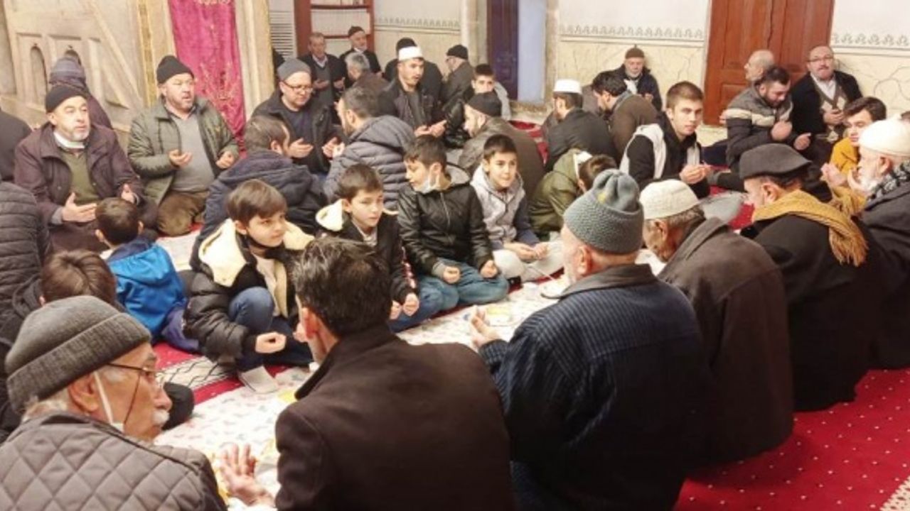 Taraklı'da vatandaşlar sabah namazında buluştu