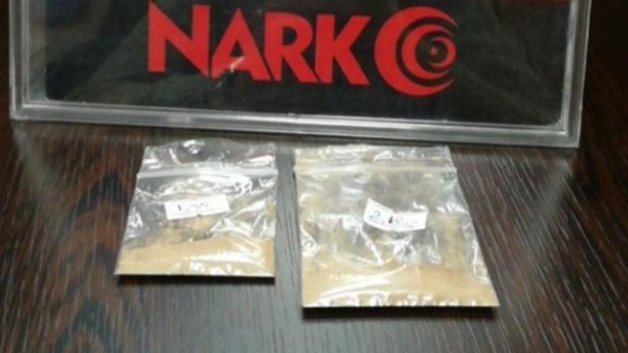 3,53 gram eroinle yakalanan 2 kişi gözaltına alındı