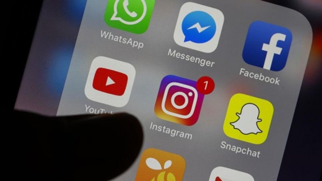Instagram çöktü mü, neden açılmıyor? İnstagram mesaj neden gitmiyor, DM mi çöktü?