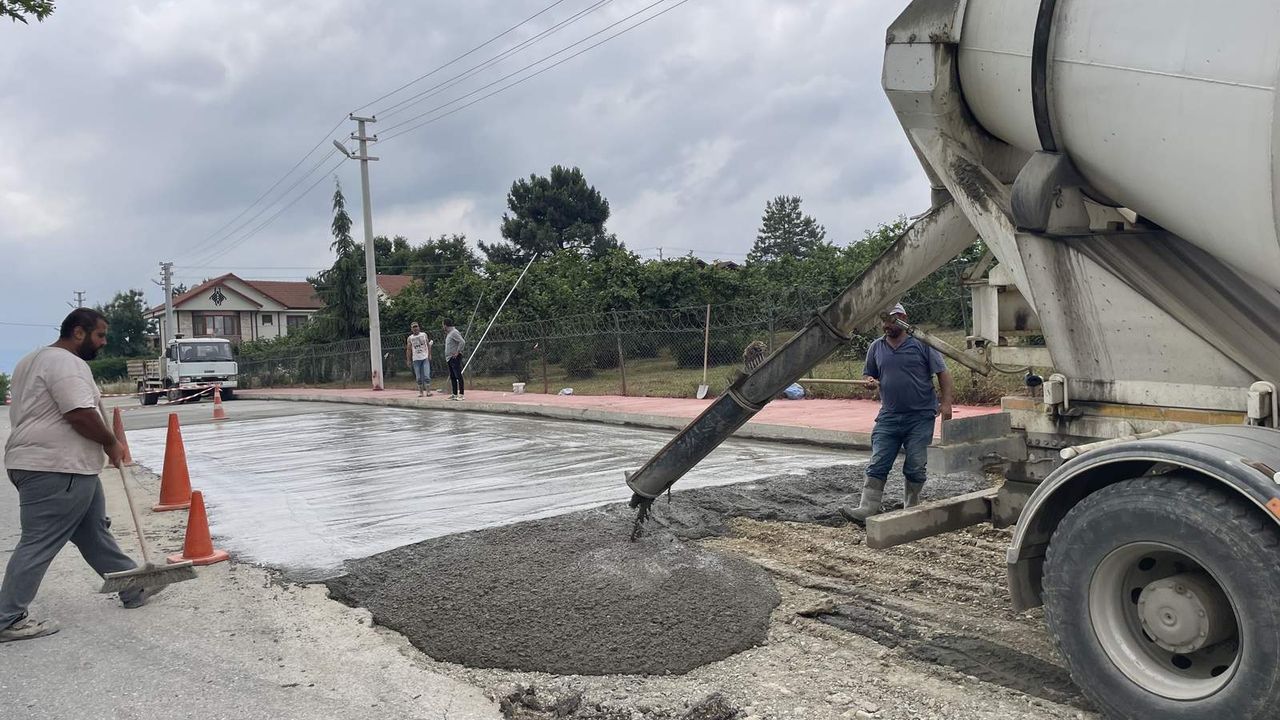 Arifiye'de beton yol çalışmaları aralıksız devam ediyor