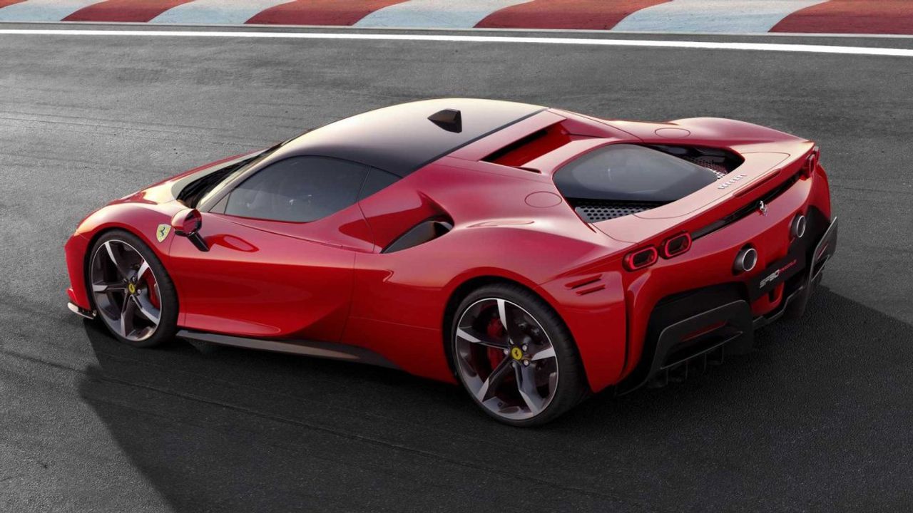 Ferrari'nin ilk elektrikli modeli yakında tanıtılacak