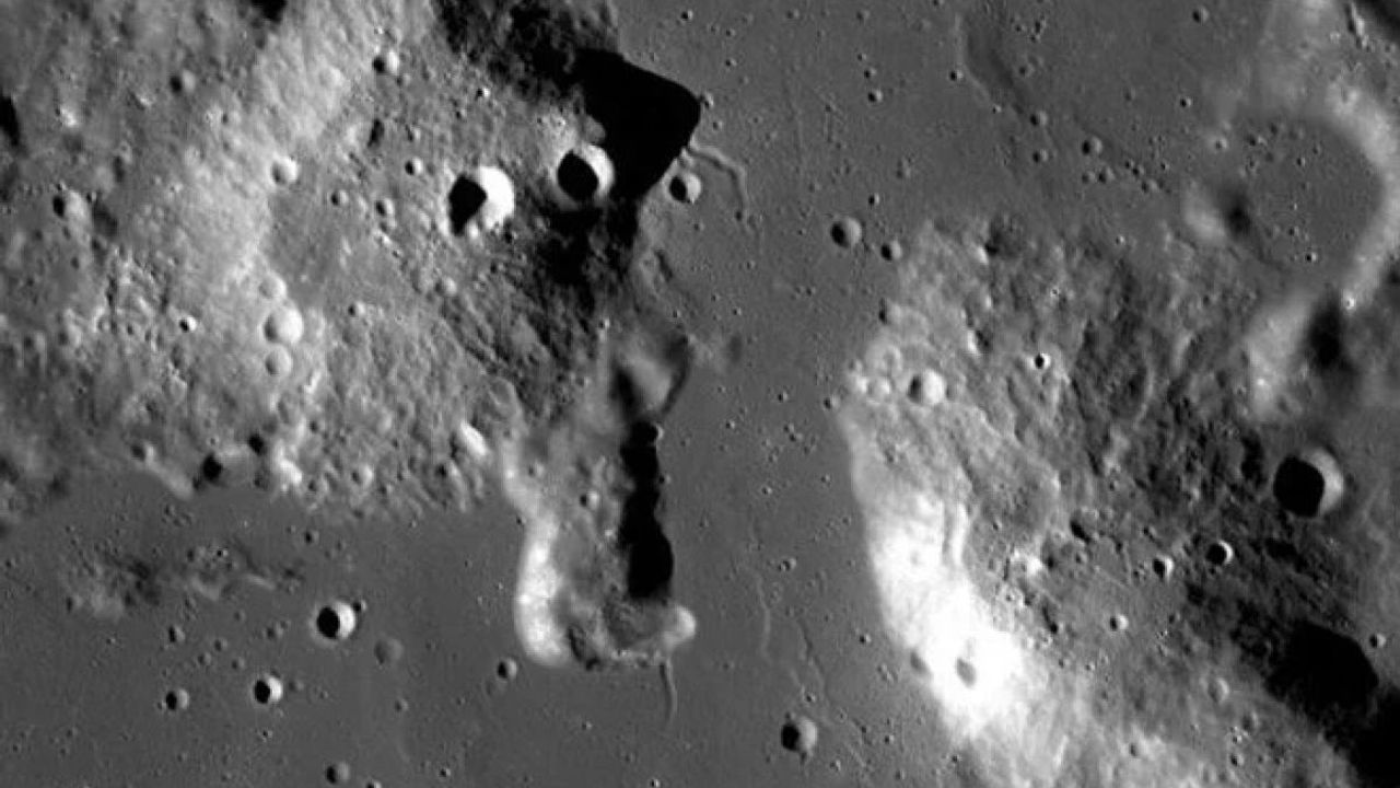 NASA, Ay'daki gizemli kubbeleri araştıracak