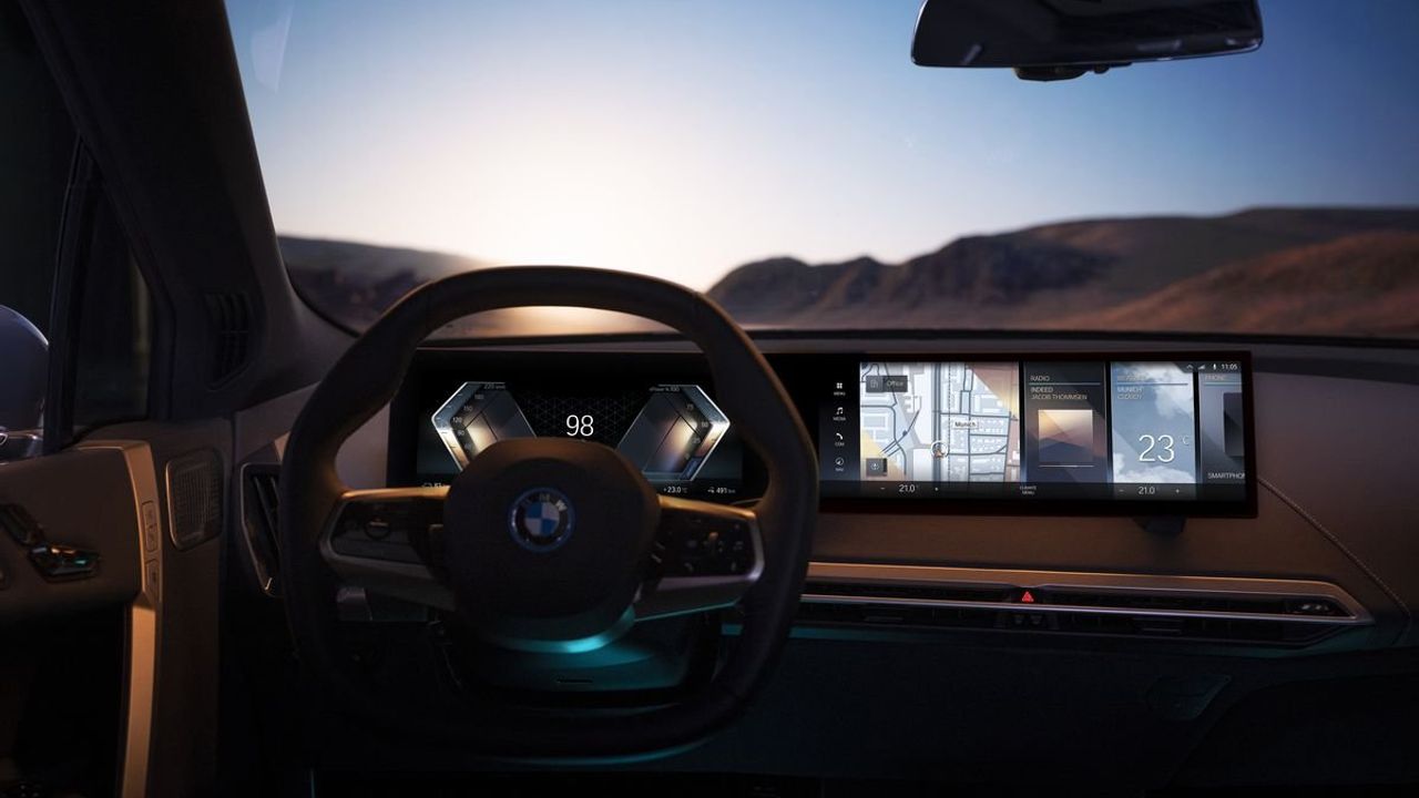 Samsung, BMW ile anlaştı: Milyonlarca araç için ekran üretecek