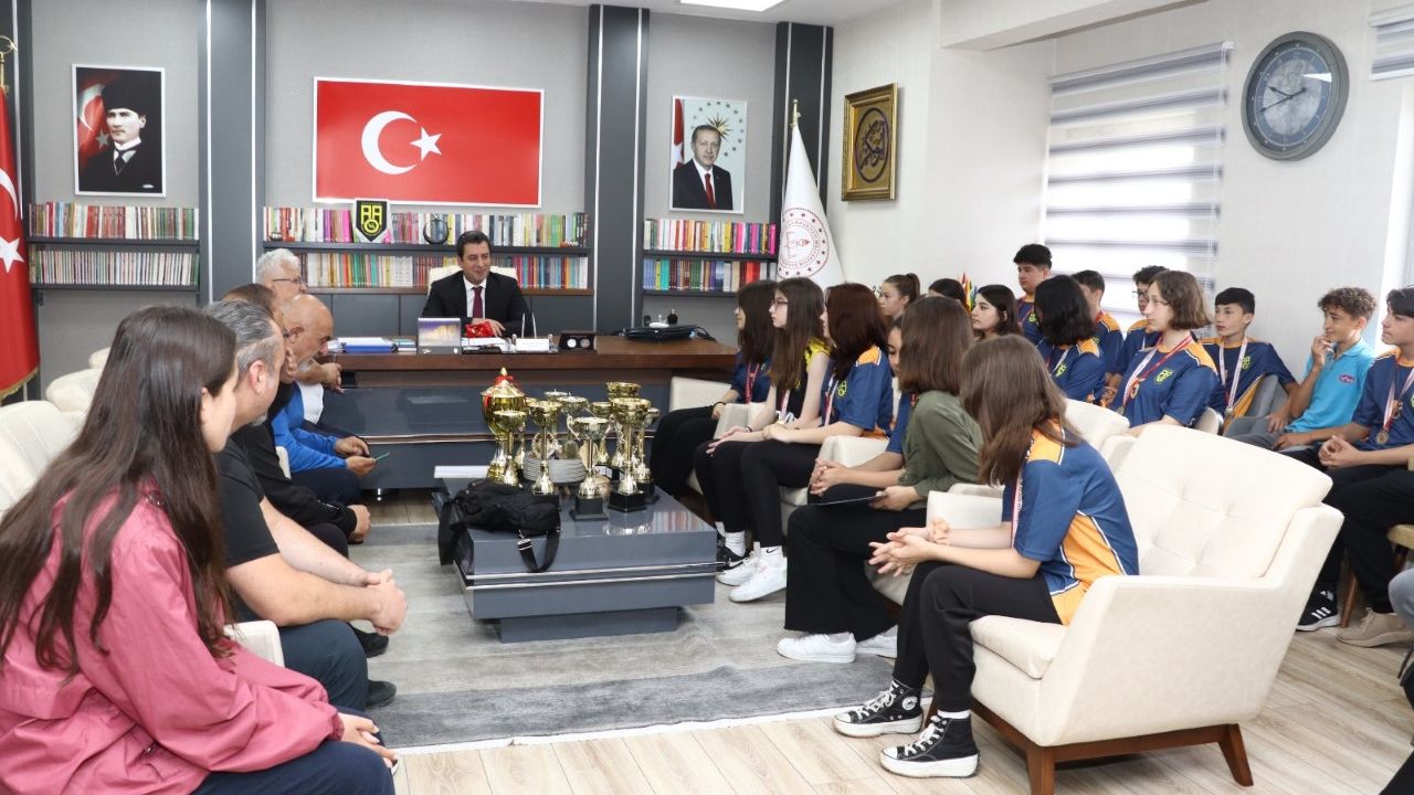 Ahmet Akkoç’un şampiyon öğrencileri Savaşçı’yı ziyaret etti