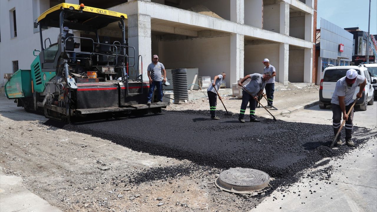 Serdivan’da asfalt çalışmaları devam ediyor