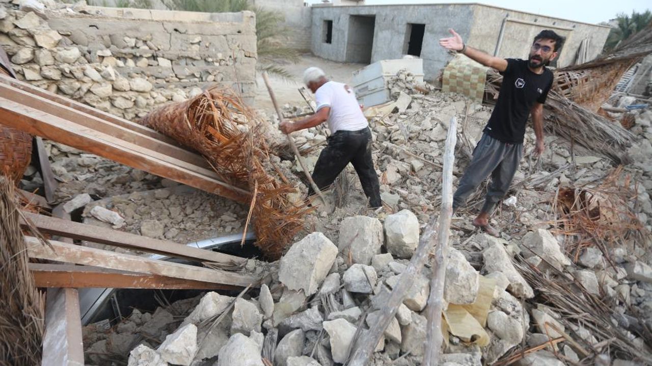 İran’da 3 büyük deprem: 5 ölü, 44 yaralı