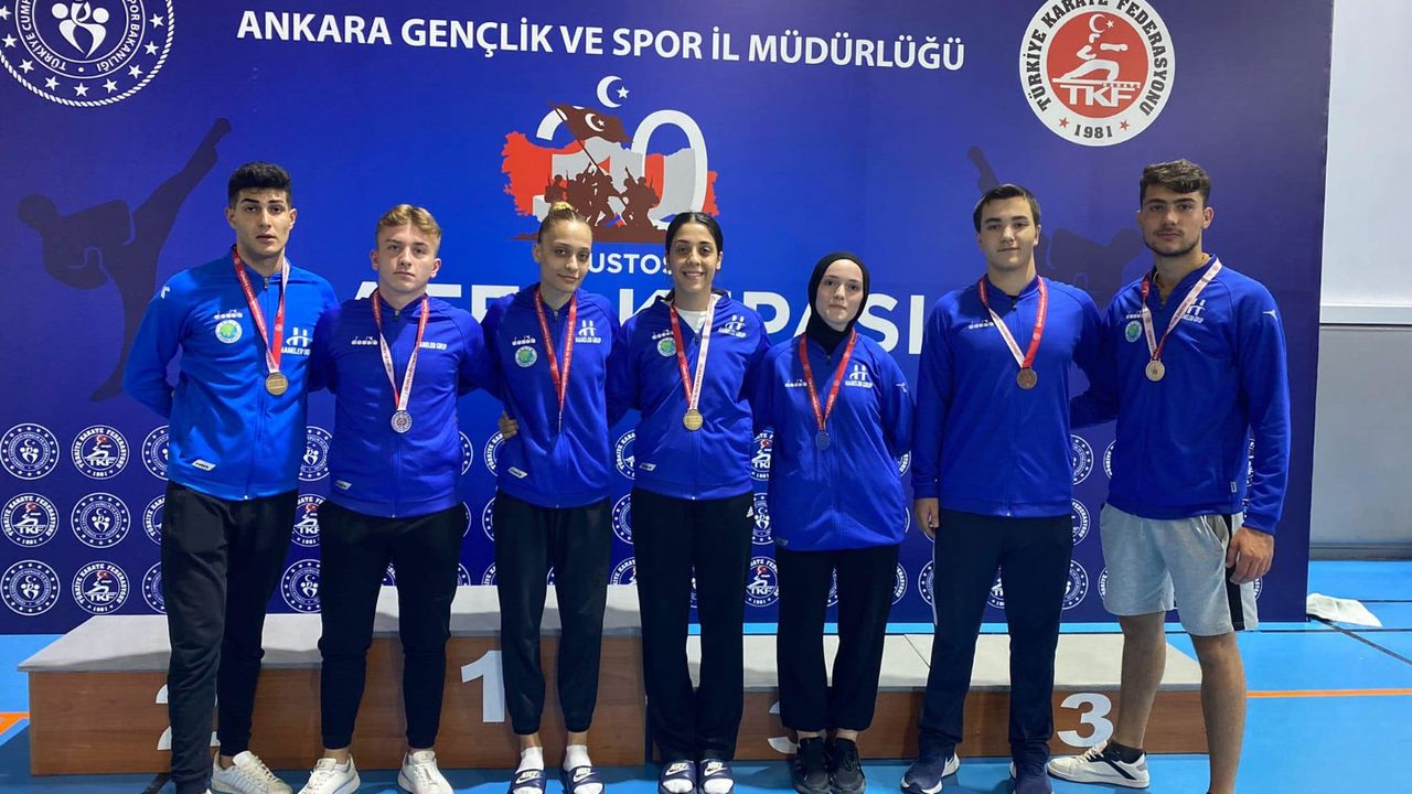Hendekli Karateciler Ankara'dan şen döndü