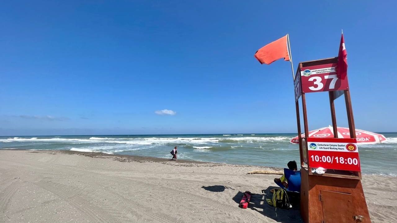 Sakarya sahillerine kırmızı bayrak çekildi