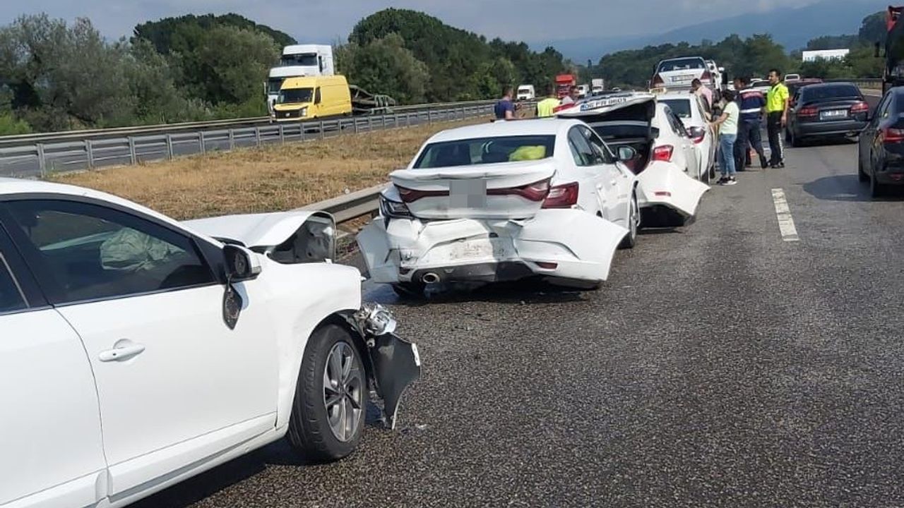 Anadolu Otoyolu'nda feci kaza: 18 araç çarpıştı