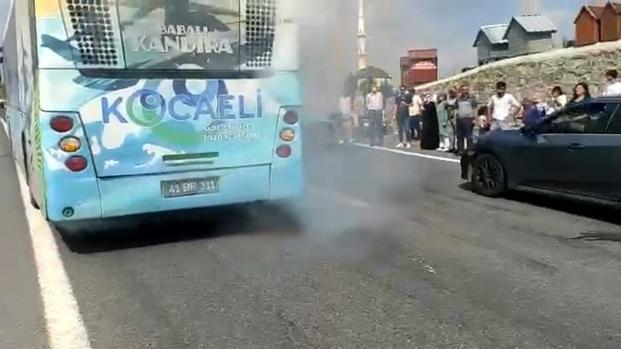 Belediye otobüsünde yangın paniği