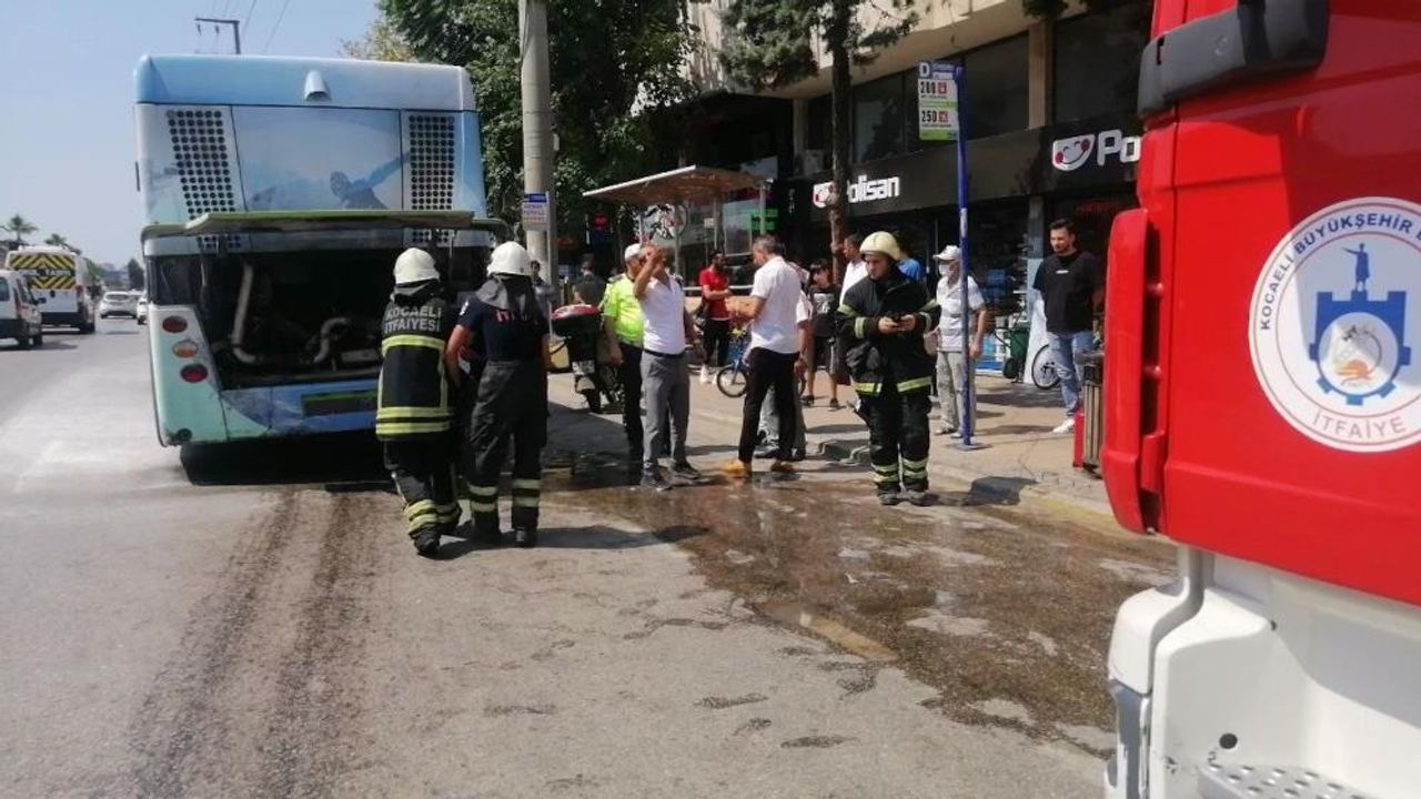 Seyir halindeki otobüste yangın çıktı, şoförün dikkati faciayı önledi
