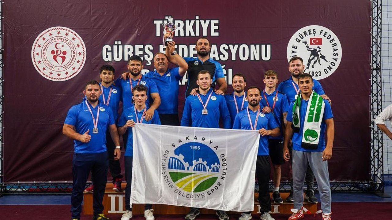 Büyükşehir güreş takımı Türkiye 1. Ligi’ne yükseldi