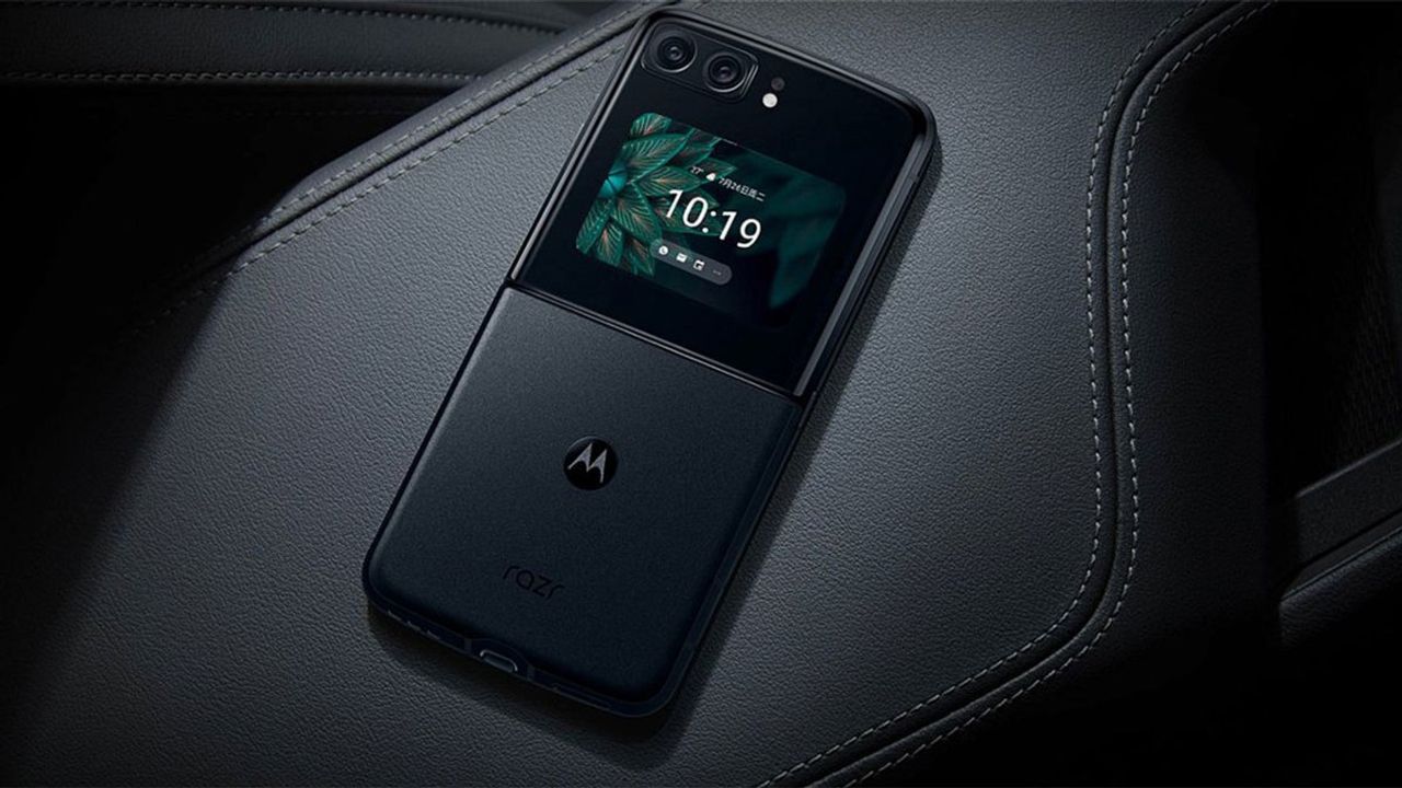 Katlanabilir telefon Motorola Razr 2022 tanıtıldı