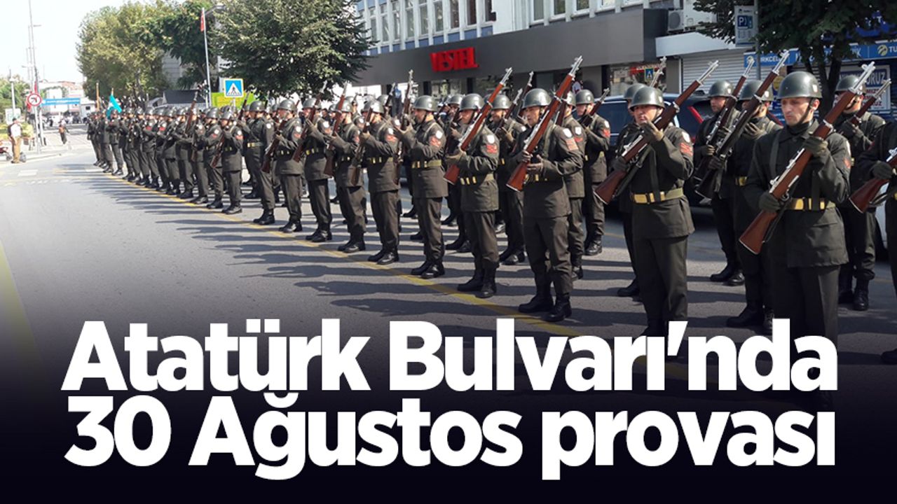 Atatürk Bulvarı'nda 30 Ağustos provası
