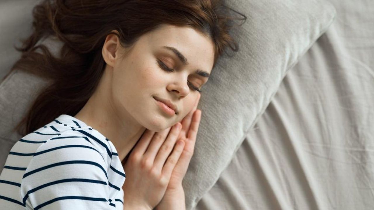 Her gün 7-8 saat uyumak inme riskini azaltıyor