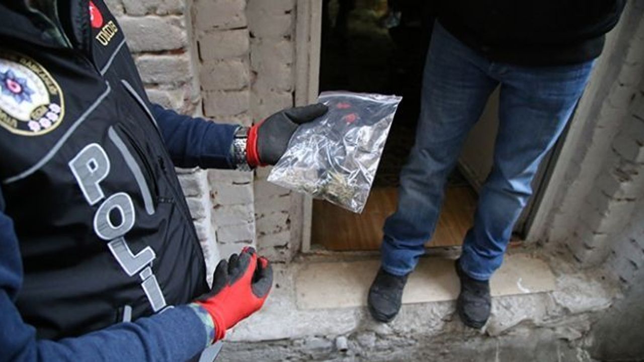 Kocaeli'de yüzlerce gram uyuşturucu ele geçirildi, 64 şüpheli tutuklandı