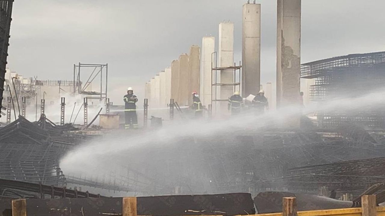 Kocaeli'de fabrika inşaatında çıkan yangın söndürüldü