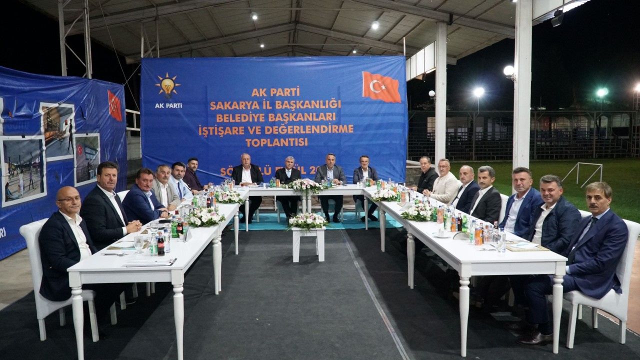 Belediye başkanları toplantısı Söğütlü'de gerçekleşti