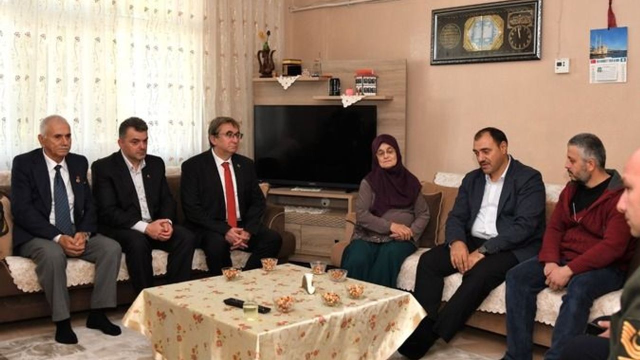Vali Kaldırım'dan Kıbrıs Gazisi Duman'ın ailesine taziye ziyareti