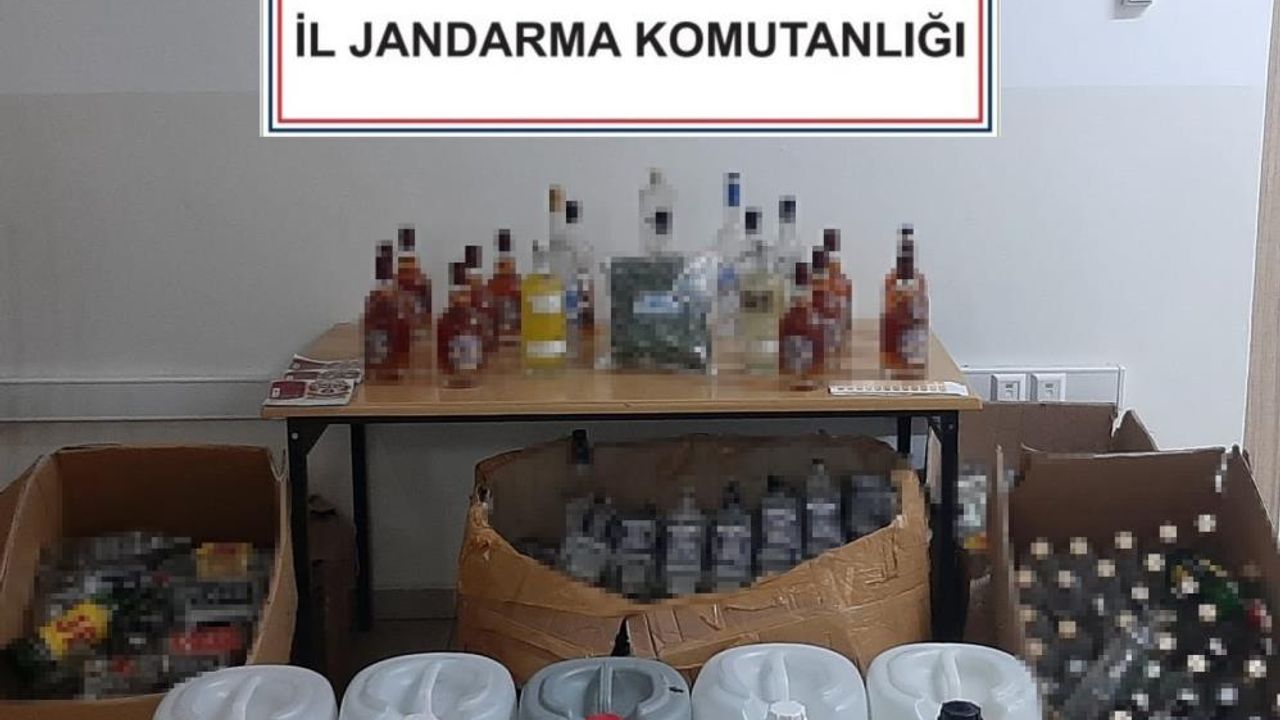 Kocaeli'de jandarma ekiplerinden sahte içki operasyonu: 2 gözaltı