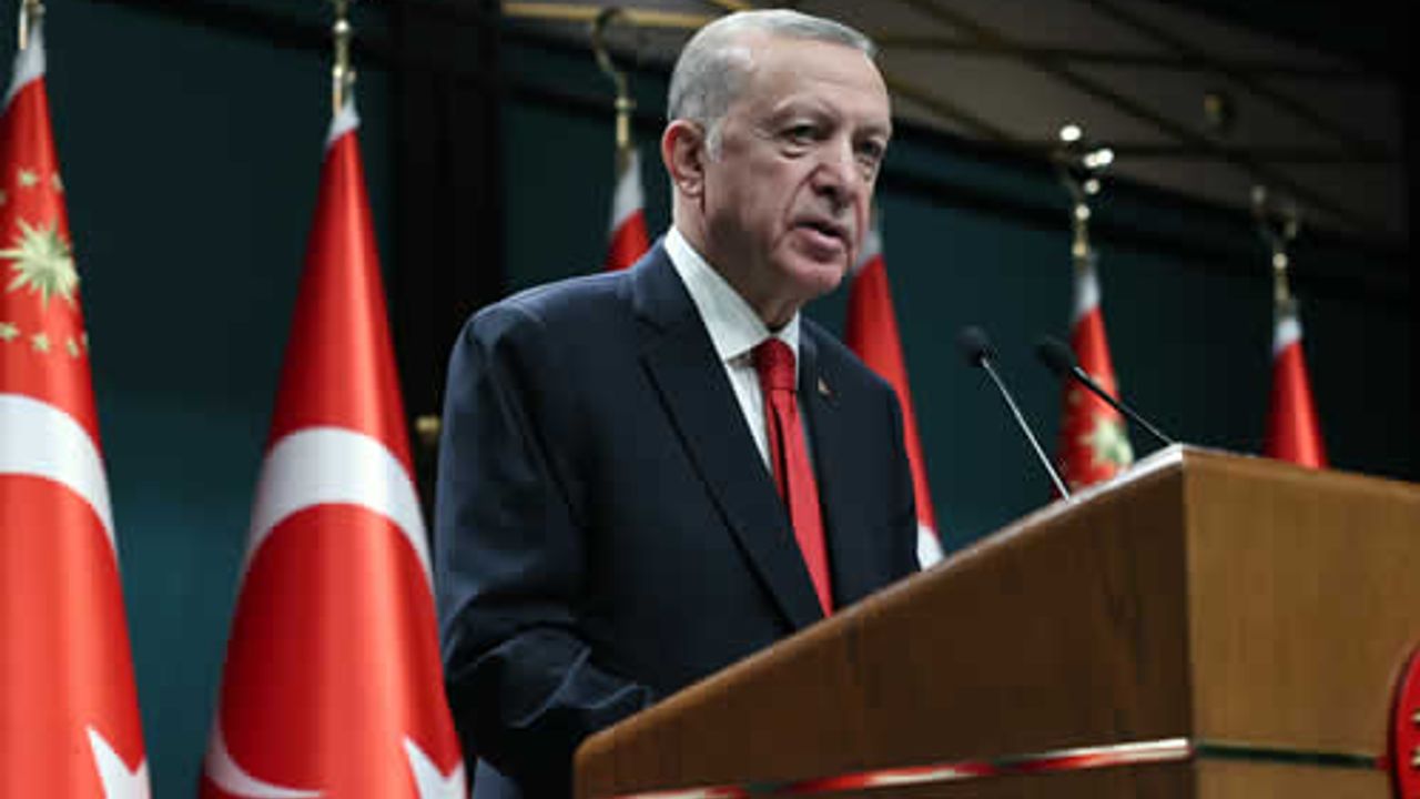 Cumhurbaşkanı Erdoğan'dan sözleşmeli memura kadro müjdesi