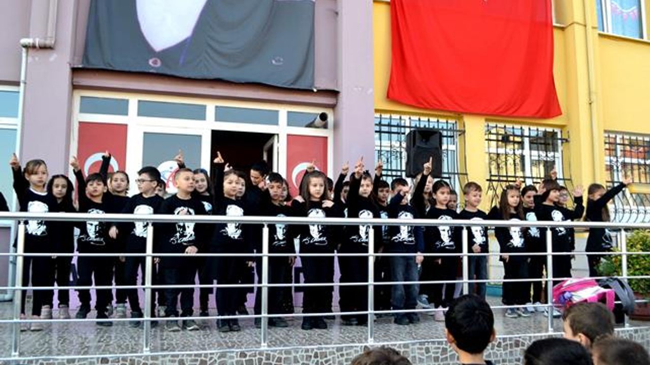 Konuralp İlkokulu Atatürk'ü andı