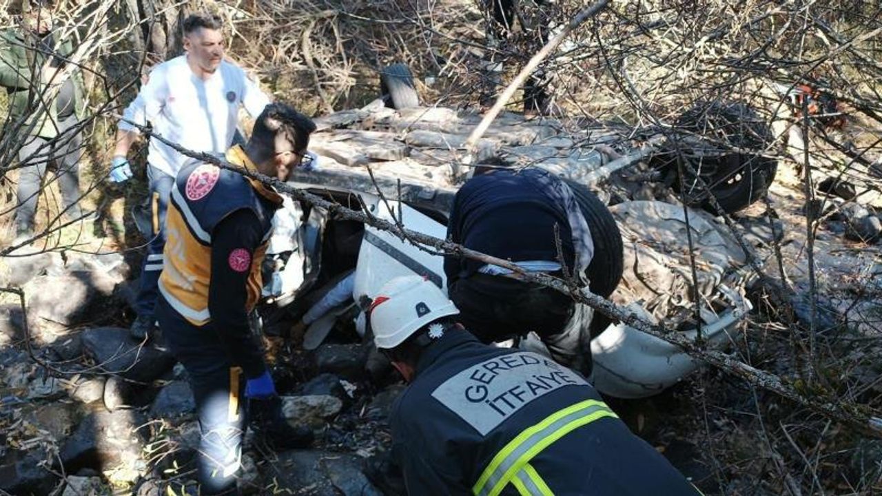 Bolu’da otomobil şarampole devrildi: 2 ölü