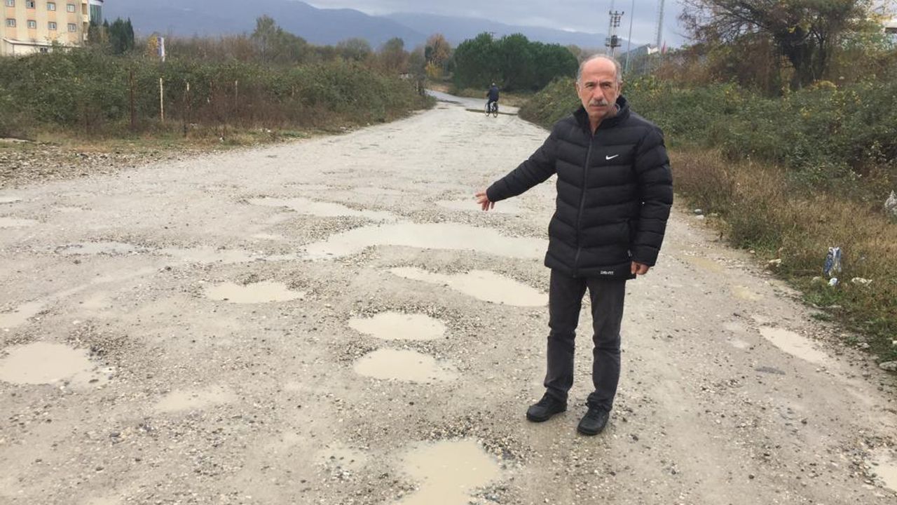CHP Akyazı İlçe başkanı Sağır: Alt tarafı 60 metre bir yol, yapın artık