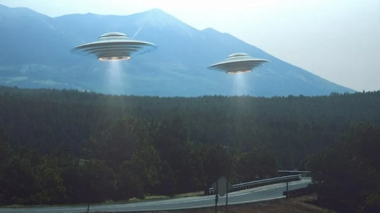 Bilim insanından UFO iddiası: Çok yakında…