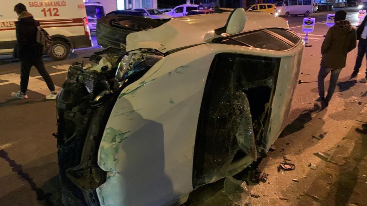 Yalova’da otomobiller çarpıştı: 4 yaralı