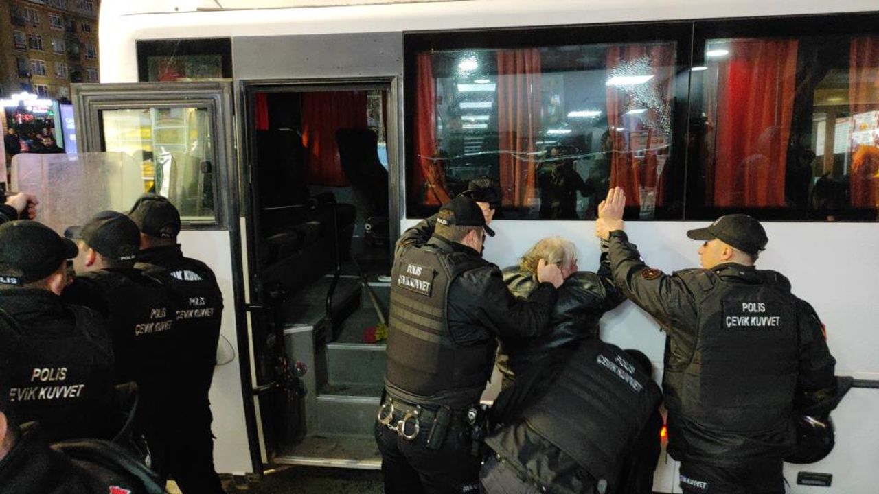 HDP'lilerin izinsiz eylemine polis müdahalesi