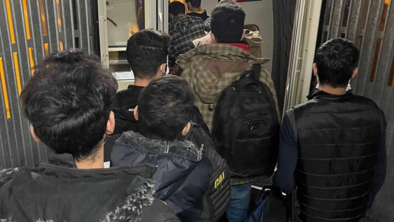 Kocaeli'de 127 düzensiz göçmen sınır dışı edildi