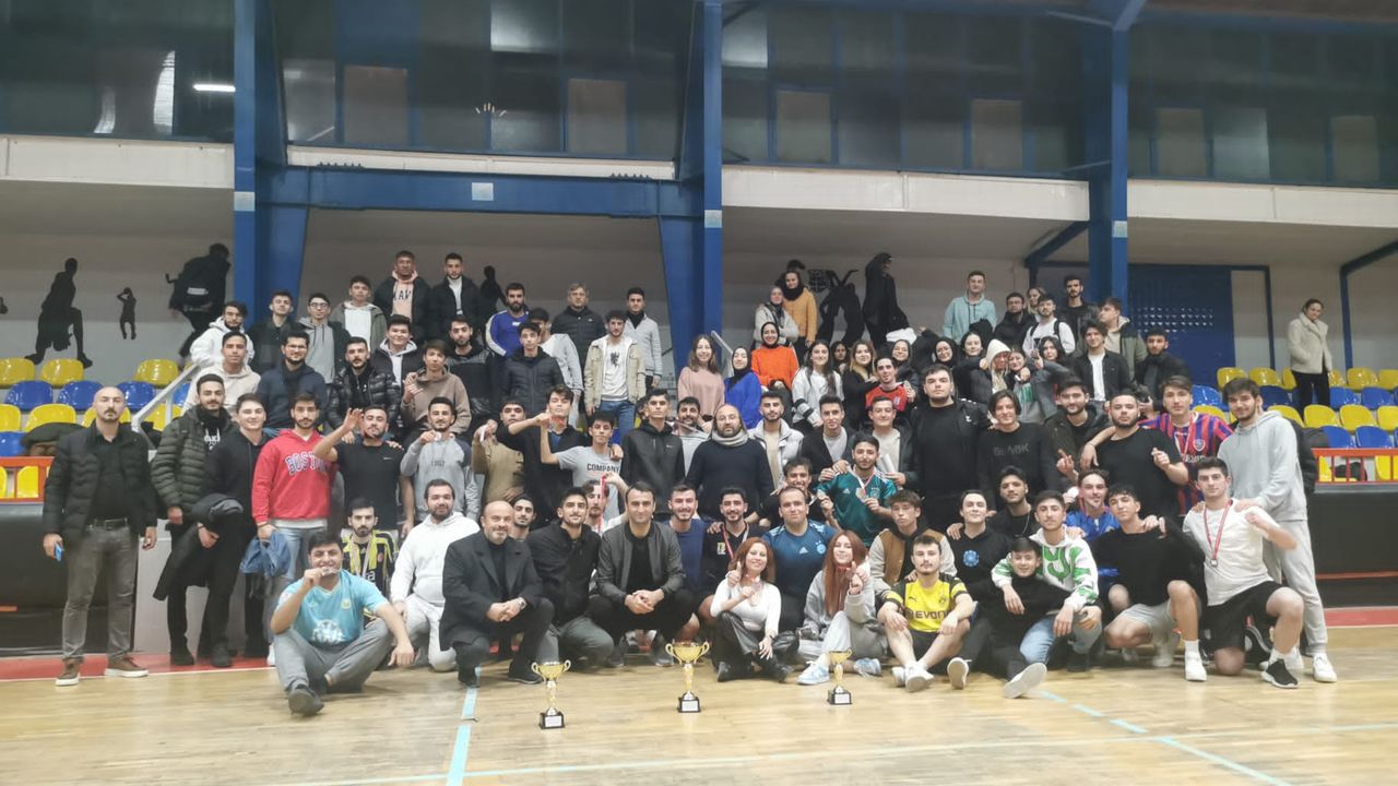 Futsal maçları nefesleri kesti: Çakma Barça şampiyon oldu