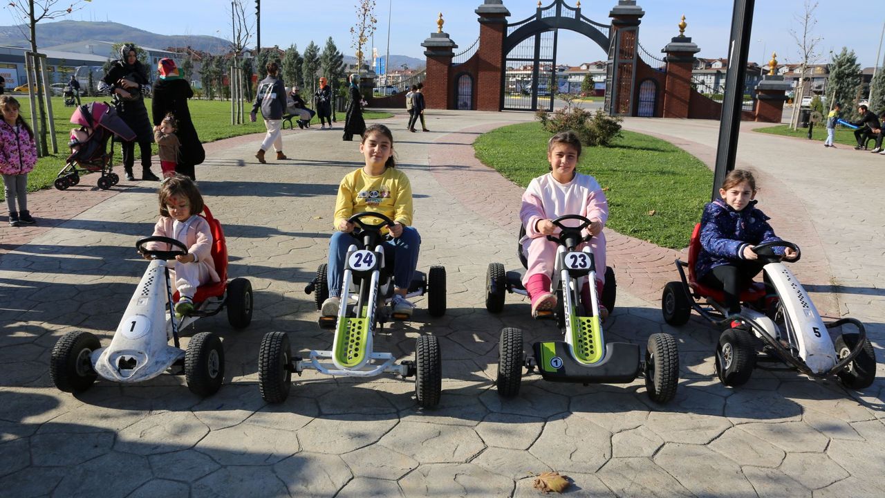 Serdivan Millet Bahçesi’nde çocuklar doyasıya eğlendi