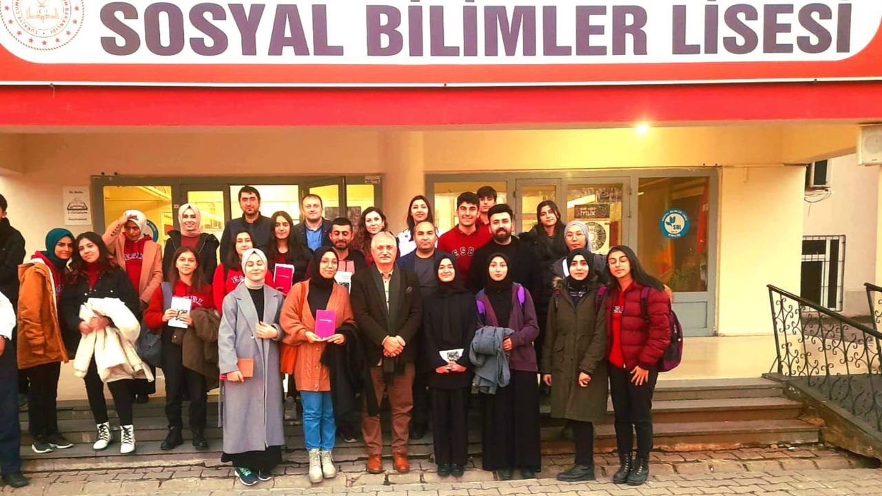 Yazar Fahri Tuna Van Erciş’te söyleşi ve imza gününe katıldı