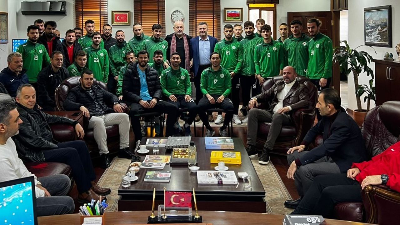 Sapanca Gençlikspor'dan Başkan Özcan'a ziyaret