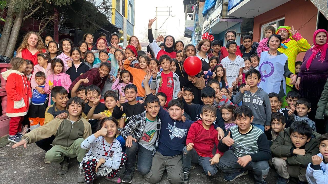 TİP Sakarya İl Gençlik Birimi Roman Mahallesi’ndeki çocuklarla bir araya geldi