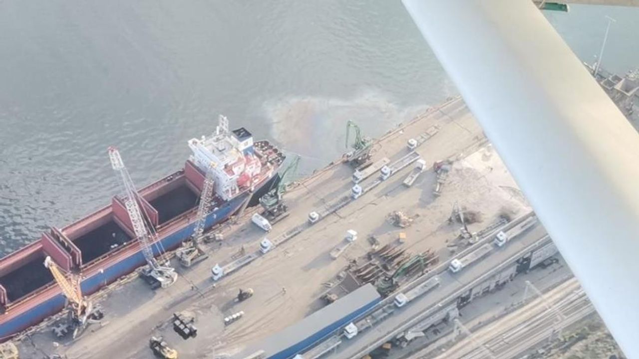 İzmit Körfezi’ni kirleten gemilere 57 milyon lira ceza kesildi