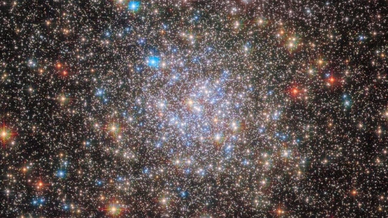 Hubble Uzay Teleskobu'ndan 2023'ün ilk görüntüsü geldi