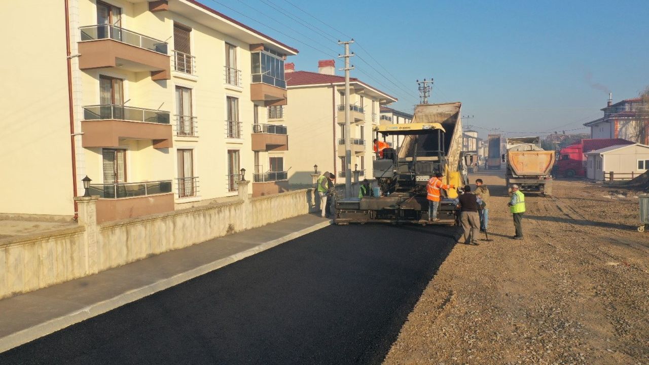 Akyazı’da asfalt atağı 2023 yılında da devam ediyor