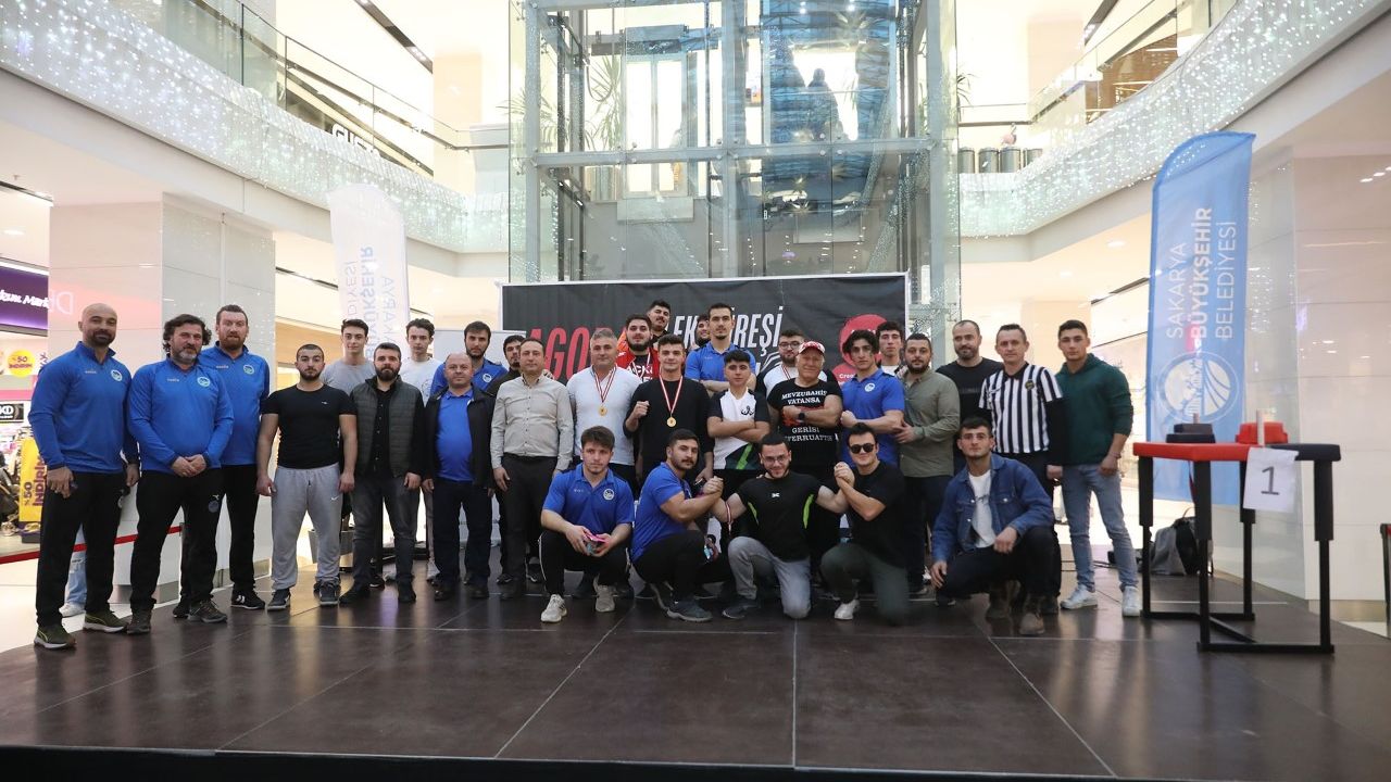 Büyükşehir’in bilek güreşi takımı özel turnuvada tanıtıldı