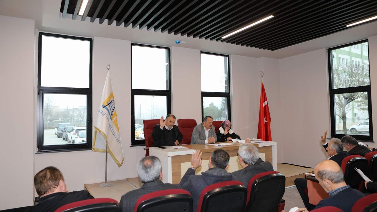 Arifiye Belediyesi yeni hizmet binasında ilk meclis toplantısını gerçekleştirdi