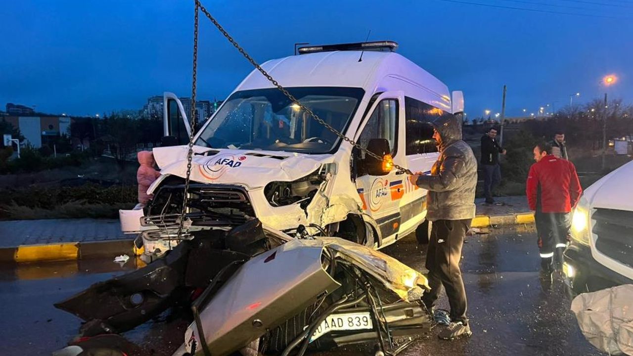 AFAD aracı kaza yaptı: 1 ölü, 9 yaralı