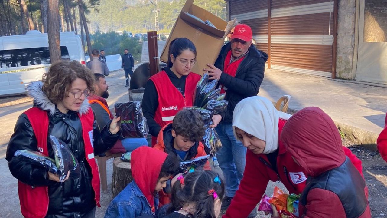 Adapazarı Kızılay Başkanı Gülşan: Deprem bölgesinde yardımlarımız devam ediyor