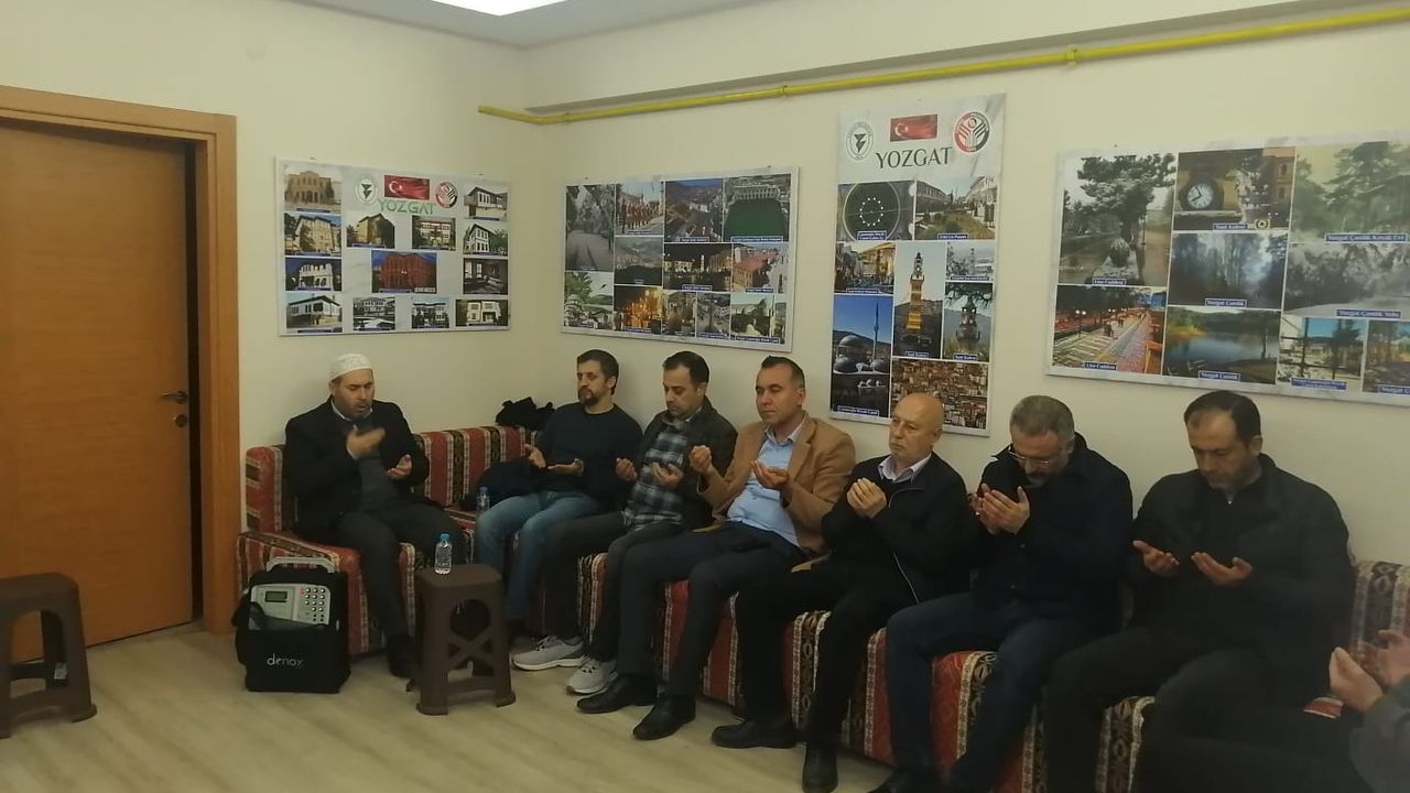 Sakarya Yozgatlılar Derneği'nde depremzedeler için mevlit okutuldu