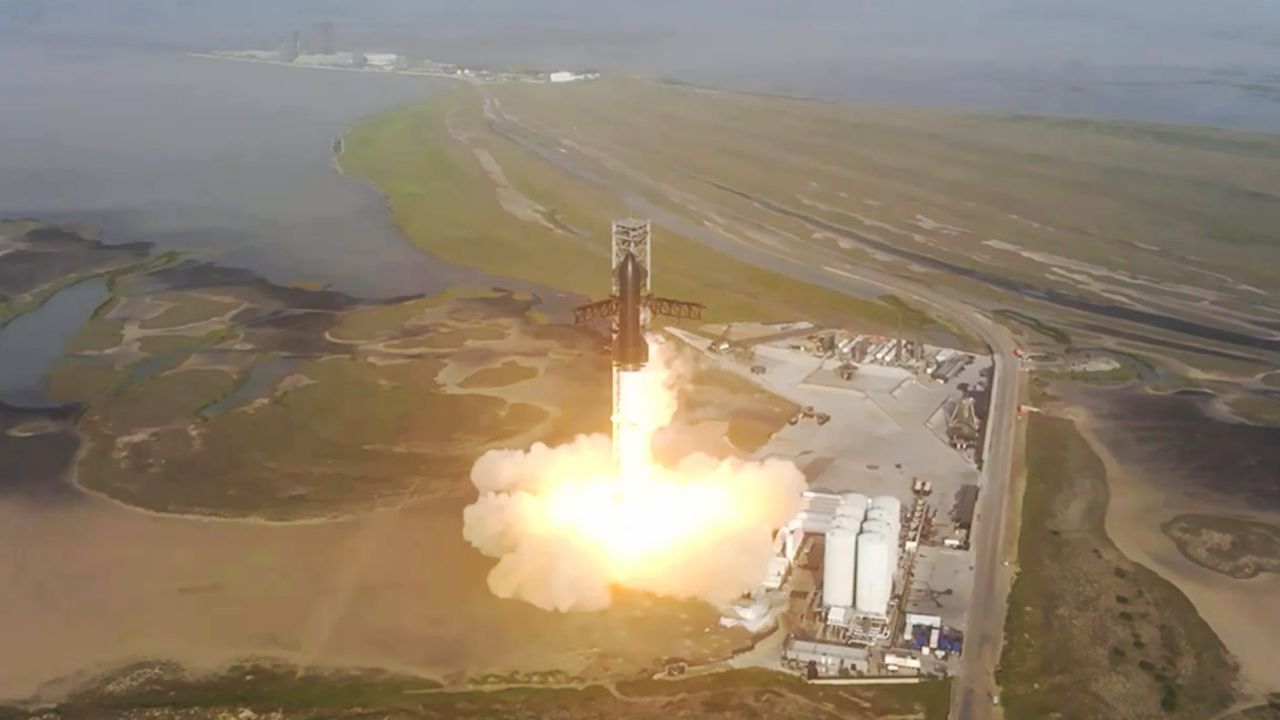 SpaceX’in Starship roketi kalkıştan 4 dakika sonrası patladı