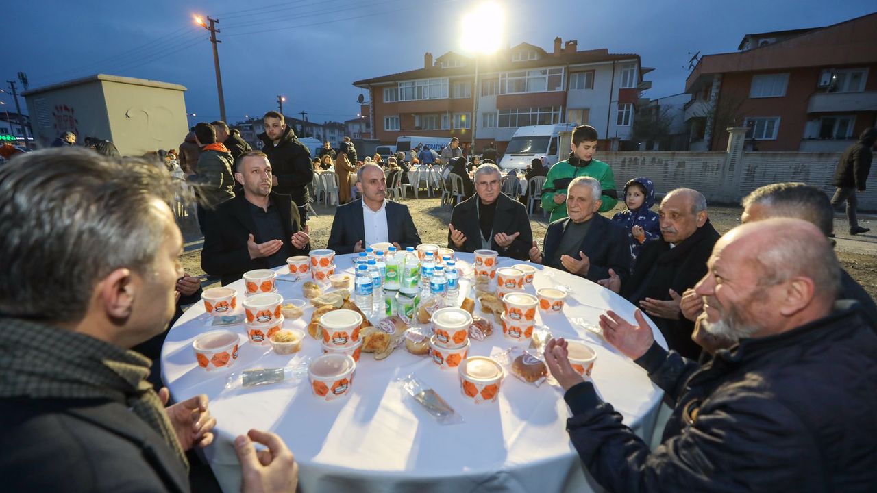 Başkan Yüce Hacıoğlu'nda iftar programına katıldı