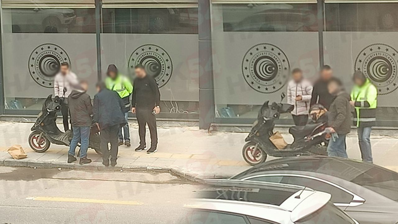 Adnan Menderes Caddesi'nde kaza: Motosiklet sürücüsünün kaskı metrelerce ileriye fırladı