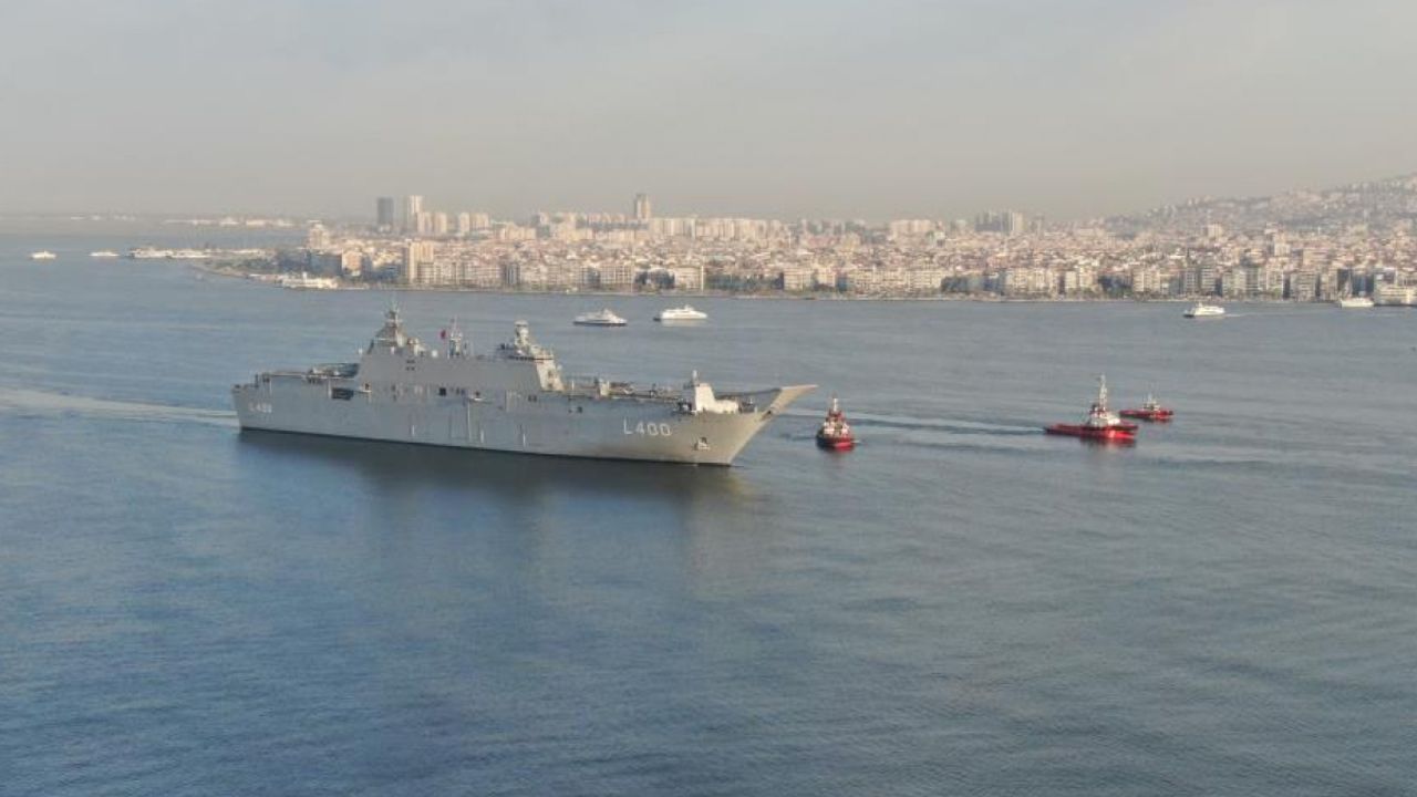 Dünyanın ilk SİHA gemisi İzmir'de: TCG Anadolu İzmir limanında havadan görüntülendi