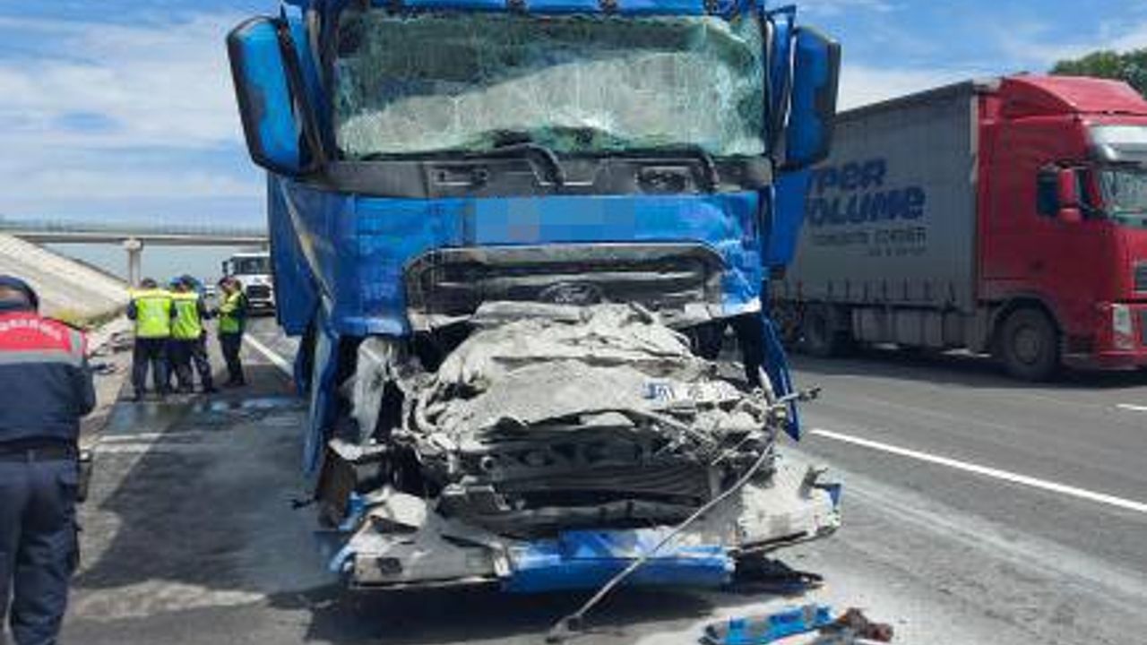 Kuzey Marmara'da feci kaza: Kargo tırının şoförü hayatını kaybetti